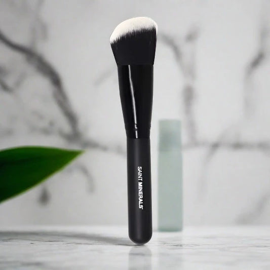 Saint Minerals Angled Contour Brush Revive Day Spa